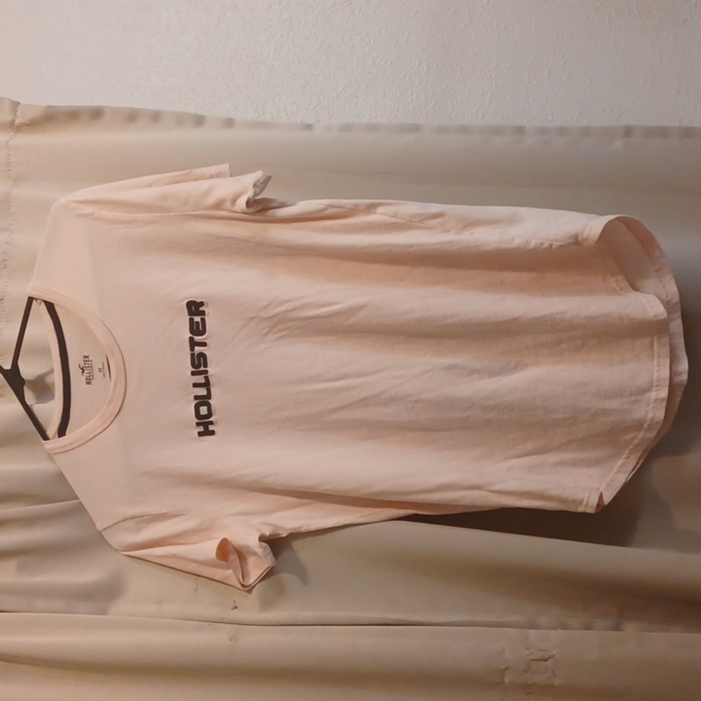Hollister t-shirt color peach size xs
